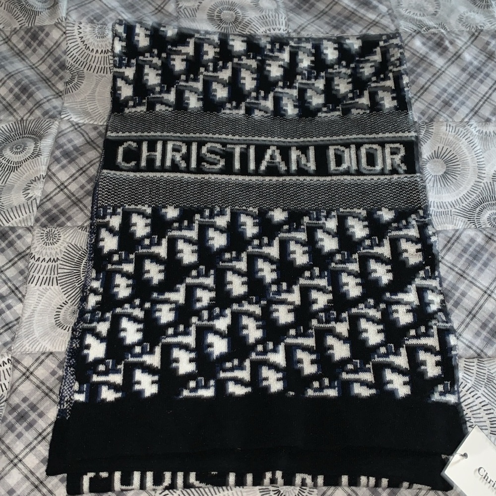Christian Dior Black and White Scarf - Picture 7 of 7